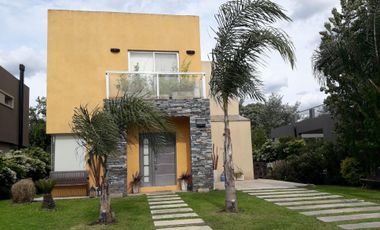 Divina casa 4 ambientes en Haras María Victoria