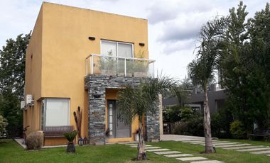 Divina casa 4 ambientes en Haras María Victoria