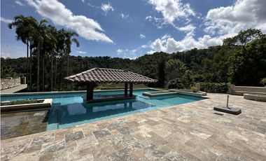 Valle Escondido Mansión
