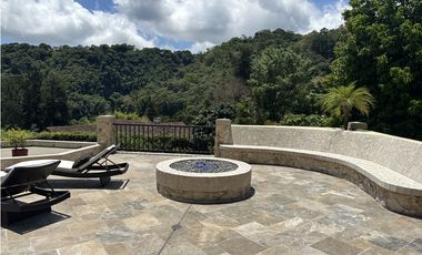 Valle Escondido Mansión