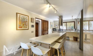Casa en arriendo de 5 dorm. en Vitacura