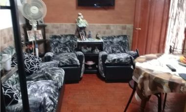 CHALET 4 AMB. GARAGE + DOS DEPTOS  2 AMB
