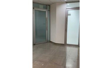 OFICINA EN MARBELLA TORRE BANESCO 103M2 CON DIVISIONES