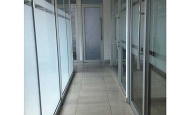 OFICINA EN MARBELLA TORRE BANESCO 103M2 CON DIVISIONES