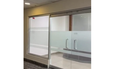 OFICINA EN MARBELLA TORRE BANESCO 103M2 CON DIVISIONES