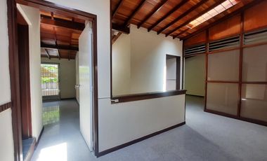 CASA COMERCIAL EN ARRIENDO UBICADO EN MEDELLIN SECTOR ESTADIO