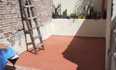 Departamento céntrico, al frente, tipo casa, Bernal, Quilmes