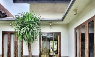 DIJUAL RUMAH MEWAH, LUAS di Jl DURIAN, JAGAKARSA, JAKSEL