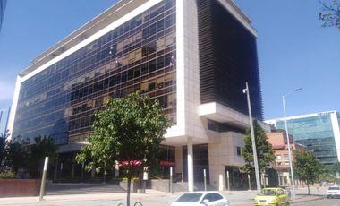 oficina en arriendo en el salitre. Cod A50632