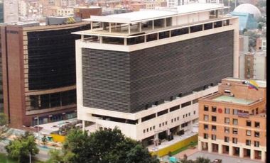 oficina en arriendo en el salitre. Cod A50632