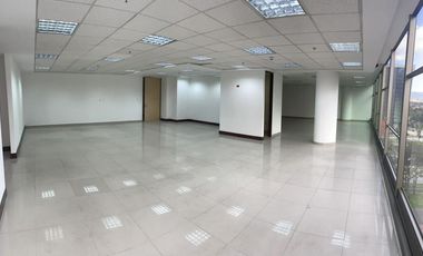 oficina en arriendo en el salitre. Cod A50632