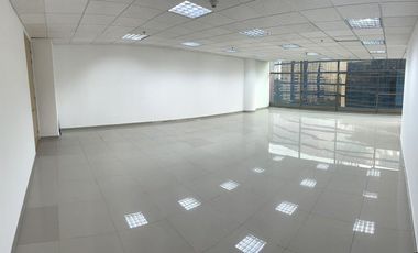 oficina en arriendo en el salitre. Cod A50632