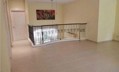 Se vende hermosa casa de dos niveles en Ancón