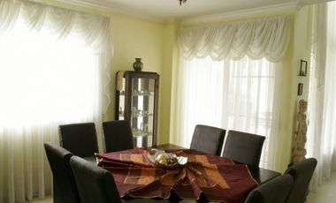 Se vende hermosa casa de dos niveles en Ancón