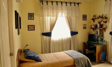 Se vende hermosa casa de dos niveles en Ancón