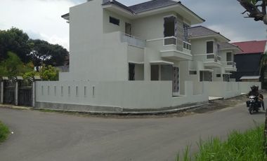 Rumah 2 Lantai di Sorogenen depan Bandara, 8 menit dari Transmart