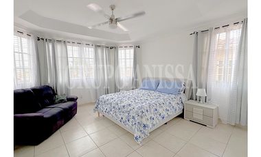 Oportunidad! Se Vende Hermosa Casa en Altos de Panamá