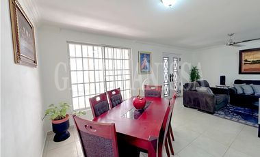 Oportunidad! Se Vende Hermosa Casa en Altos de Panamá