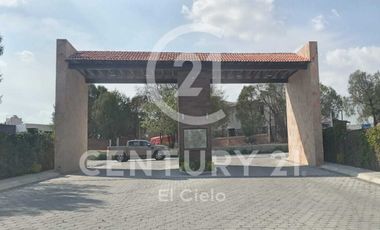 JUNTO AL COLEGIO TERESIANO