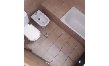 CASA RECICLADA 3 amb + Quincho GGE 3 BAÑOS LAV PATIO LOZA TERRAZA