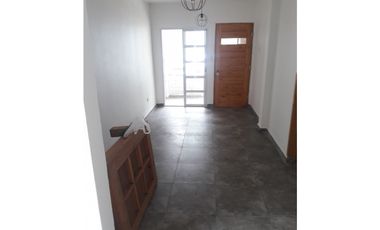 CASA RECICLADA 3 amb + Quincho GGE 3 BAÑOS LAV PATIO LOZA TERRAZA