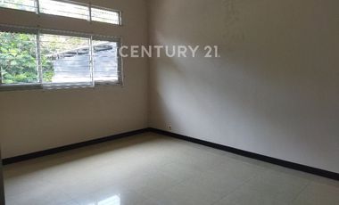 Rumah Terawat Setiabudi Regency Modern Minimalis