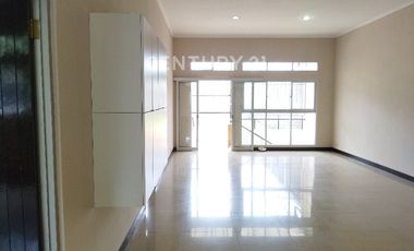 Rumah Terawat Setiabudi Regency Modern Minimalis