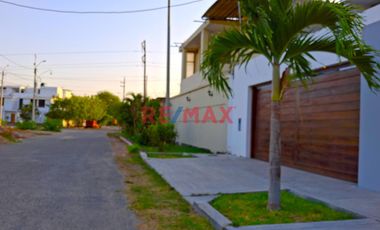 🌟 ¡OPORTUNIDAD ÚNICA EN PIURA! 🌟

Te presentamos un exclusivo terreno  ideal para construir la casa de tus sueños. 

Ubicado en la EXCLUSIVA URBAN