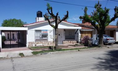 Casa en venta de 3 dormitorios c/ cochera en Cosquín