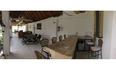 CASA EN VENTA A ORILLA DEL LAGO 