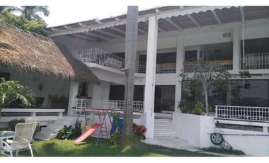CASA EN VENTA A ORILLA DEL LAGO 