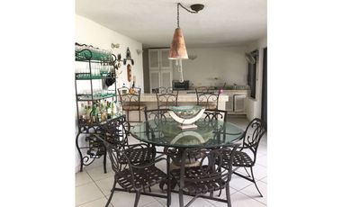 CASA EN VENTA A ORILLA DEL LAGO 