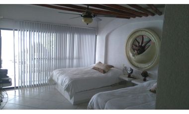 CASA EN VENTA A ORILLA DEL LAGO 