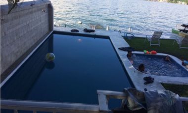 CASA EN VENTA A ORILLA DEL LAGO 