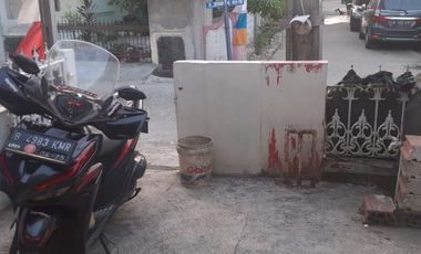 Kontrakan Strategis ada kanopi dkt Stasiun Kranji Bekasi dkt Jakarta