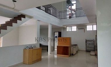 Dijual/Disewa Rumah Shangrilla 2 Lantai View Danau Type 220/617 m2 - Batam