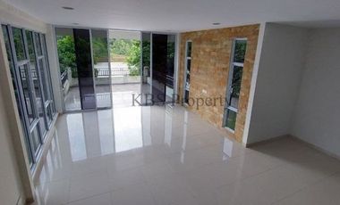 Dijual/Disewa Rumah Shangrilla 2 Lantai View Danau Type 220/617 m2 - Batam