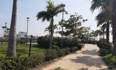 Casa en venta 4 recámaras una en P.B. Fracc. Palmas Green, Medellín de Bravo,Ver
