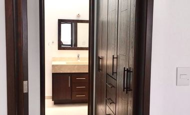 PRECIOSA FRENTE A AREA VERDE 3Rec+Sala Tv+Estudio+Vestidor+Terraza+Jardin+2.5 B