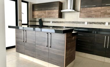 PRECIOSA FRENTE A AREA VERDE 3Rec+Sala Tv+Estudio+Vestidor+Terraza+Jardin+2.5 B