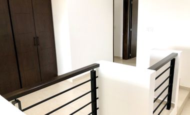 PRECIOSA FRENTE A AREA VERDE 3Rec+Sala Tv+Estudio+Vestidor+Terraza+Jardin+2.5 B