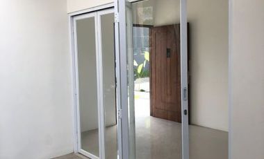 RUMAH SIAP HUNI DESAIN MILENIAL TANAH LUAS DI PAKEM