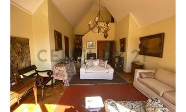 VENTA AMPLIA Y LUMINOSA CASA EN LOS TRAPENSES