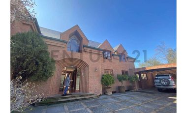 VENTA AMPLIA Y LUMINOSA CASA EN LOS TRAPENSES