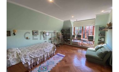 VENTA AMPLIA Y LUMINOSA CASA EN LOS TRAPENSES