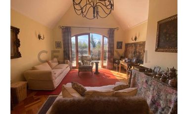 VENTA AMPLIA Y LUMINOSA CASA EN LOS TRAPENSES