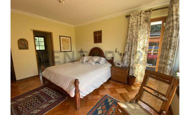 VENTA AMPLIA Y LUMINOSA CASA EN LOS TRAPENSES