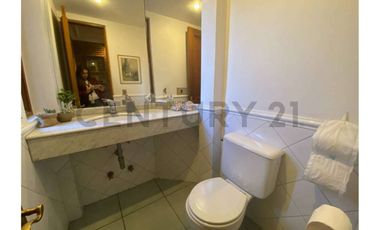 VENTA AMPLIA Y LUMINOSA CASA EN LOS TRAPENSES