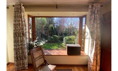 VENTA AMPLIA Y LUMINOSA CASA EN LOS TRAPENSES