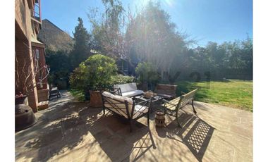 VENTA AMPLIA Y LUMINOSA CASA EN LOS TRAPENSES